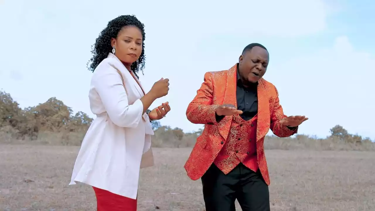 Happy Mlinga ft Christopher Mwahangila - Hossana Mp3 Download