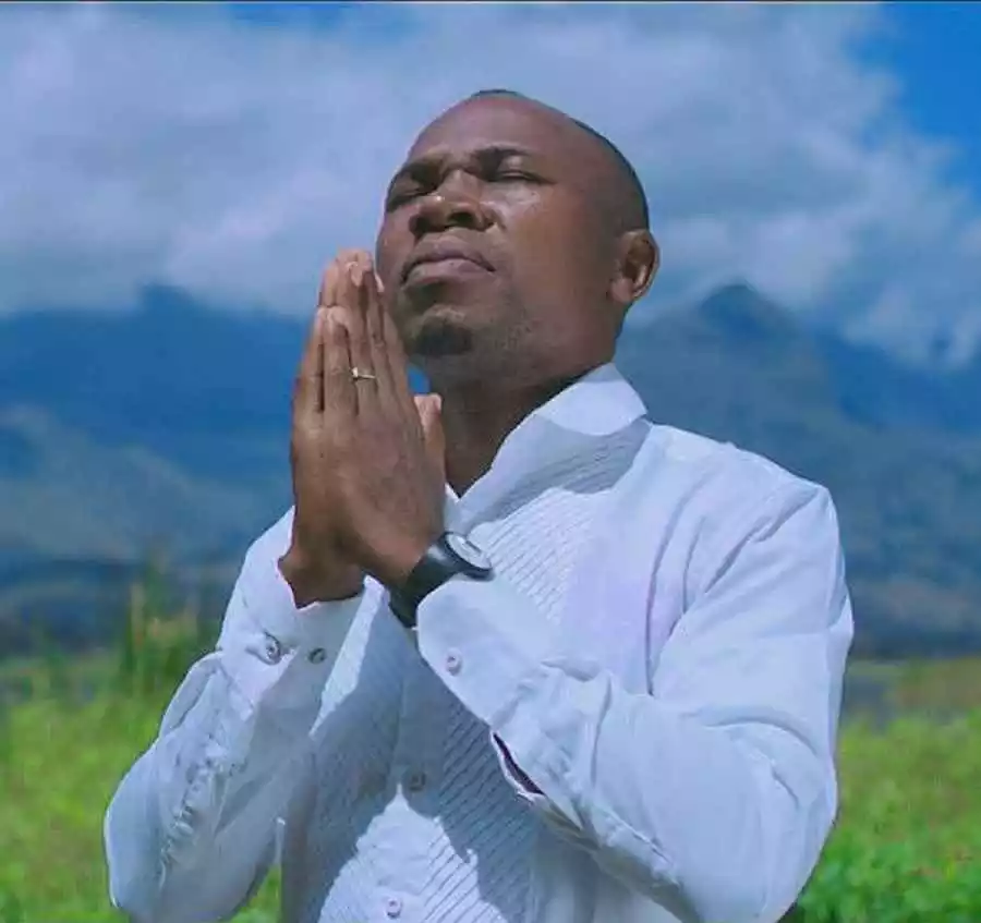 Sifaeli Mwabuka ft Lukas Mkenge, Charity Abuga - Naona Maajabu Mp3 Download